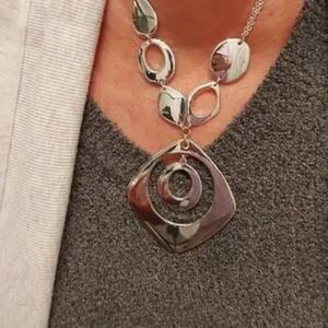 Alfani Pendant Necklace Silver Tone Metal Chain Mod Contemporary Artsy Modern